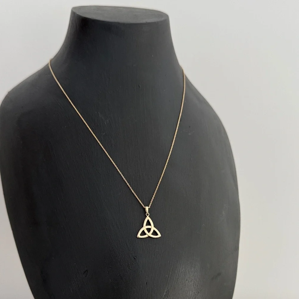 14K Gold Trinity Knot Pendant‎